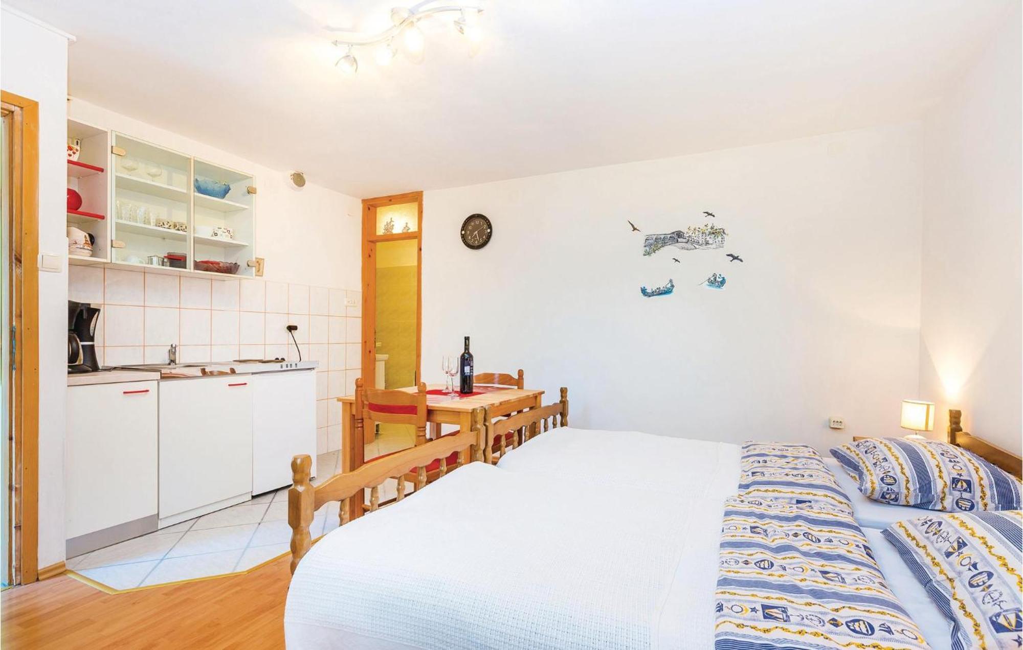 Stunning Apartment In Bakar With Kitchen Ngoại thất bức ảnh